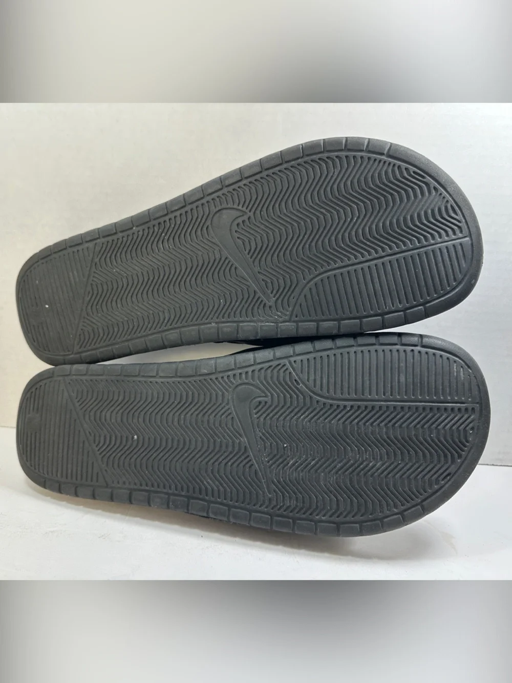 Nike Men’s Black Slides Sandals  Flip Flops Size 13